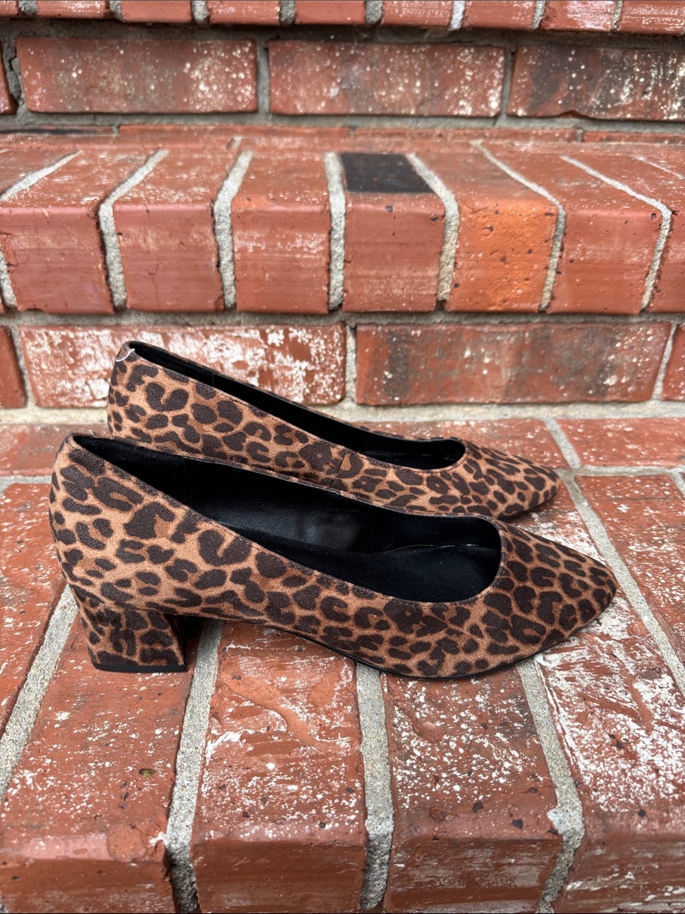 Bandolino Aleth Leopard Print Low Block Heel Pumps Shoes Women's Size 9M
